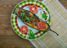 طريقة عمل باذنجان مشوي باللحم المفروم والطماطم للرجيم