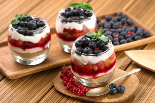 طريقة عمل حلى كاسات بالفواكة المشكلة