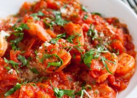 طريقة عمل طاجن الروبيان بالصلصة للرجيم