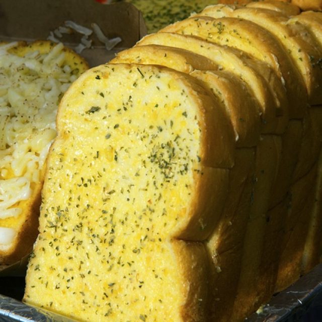 طريقة عمل الخبز الفرنسي بالأعشاب