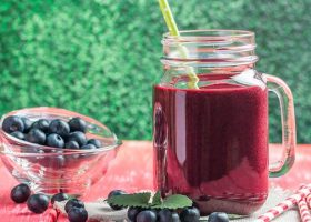 طريقة عمل عصير التوت