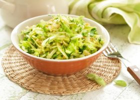 طريقة عمل سلطة الملفوف والخس