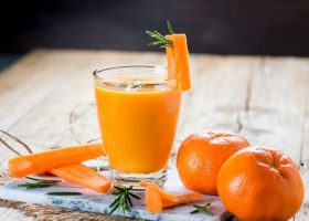 طريقة عمل عصير اليوسفي والجزر