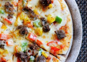 طريقة عمل البيتزا الأمريكي باللحم