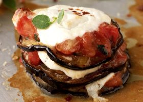 طريقة عمل باذنجان مشوي مع جبن البارميزان