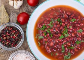 طريقة عمل فاصوليا حمراء بالطماطم للنباتيين