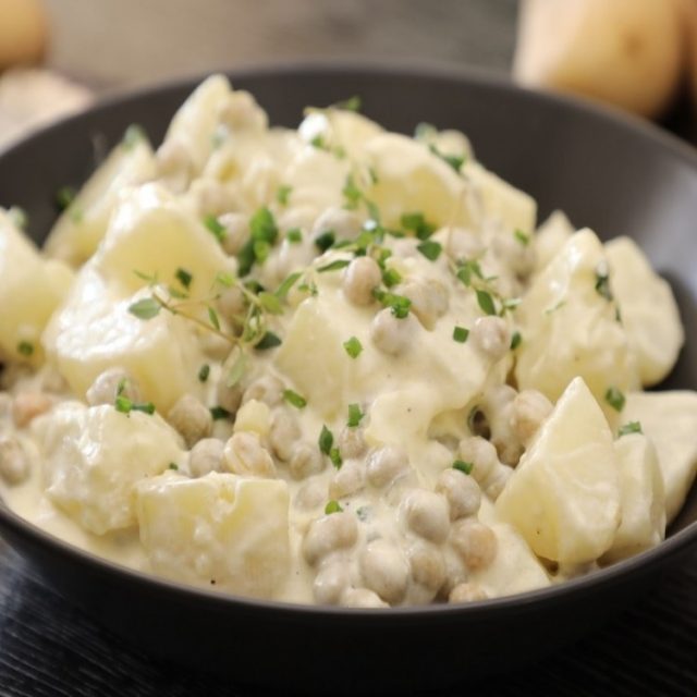 طريقة عمل سلطة البطاطس بالزبادي والبازيلا