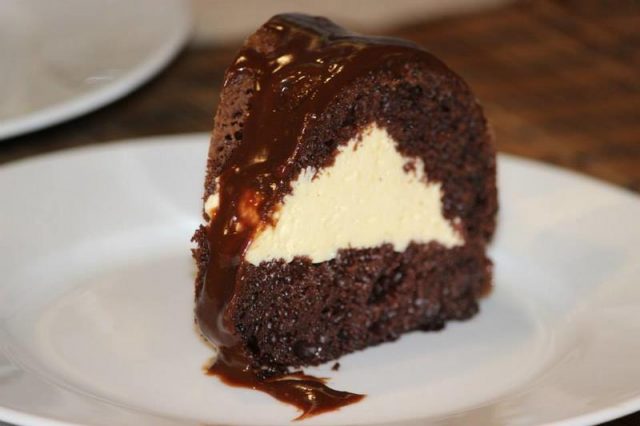 طريقة عمل كيكة الشوكولاتة بالآيس كريم