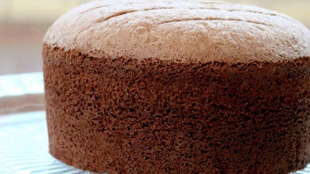 طريقة عمل الكيكة الاسفنجية بالشوكولاتة