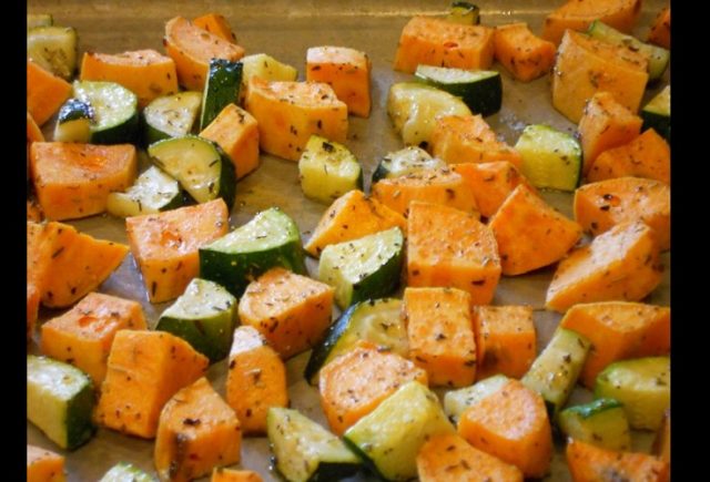 طريقة عمل خضار مشوي بخل البلسميك