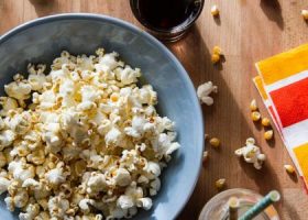 طريقة عمل الفشار في الميكرويف