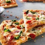 طريقة عمل عجينة البيتزا الرقيقة