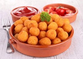 طريقة عمل كرات البطاطا بالجبن