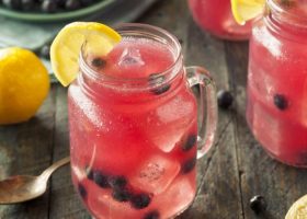 طريقة عمل ليموناضة بالتوت