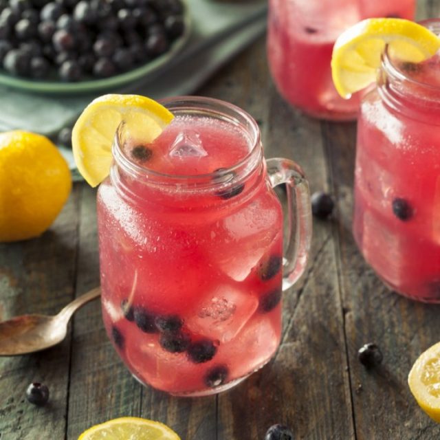 طريقة عمل ليموناضة بالتوت