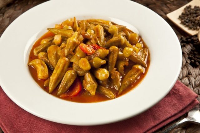 طريقة عمل بامية بالطماطم للرجيم