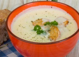 طريقة عمل شوربة الزهرة بالبطاطس