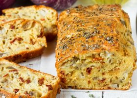 طريقة عمل كيكة الجبن الكيري بالزعتر