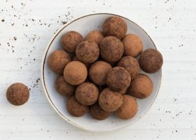 طريقة عمل حلى الشوكولاتة الداكنة بالقهوة