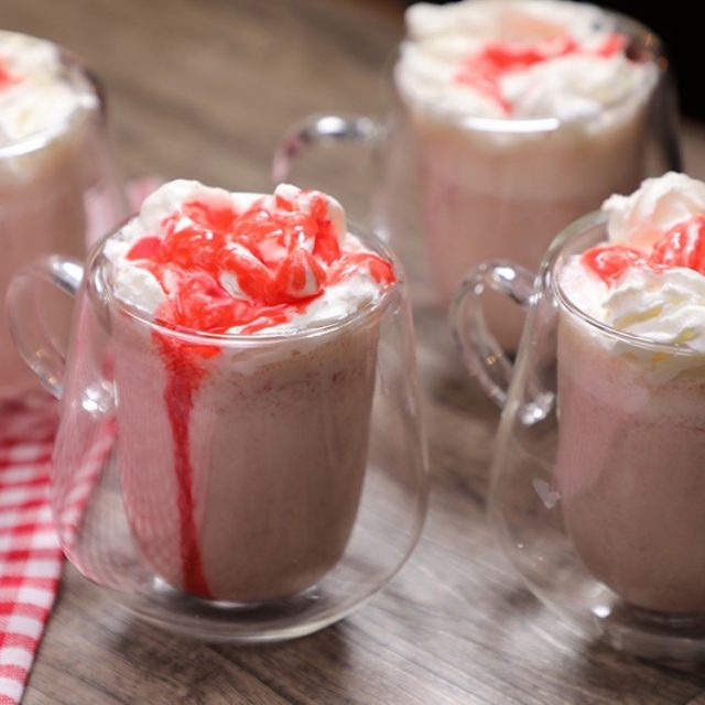 طريقة عمل سموذي التشيز كيك