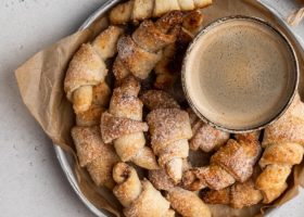 طريقة عمل كرواسان الزبيب والقرفة