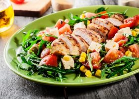 طريقة عمل سلطة الخضار والدجاج