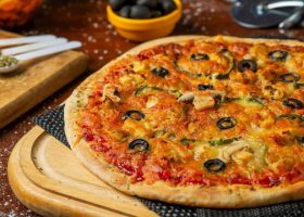 طريقة عمل بيتزا فاهيتا الدجاج