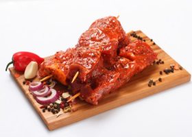 طريقة عمل تتبيلة اللحم بالثوم والطماطم