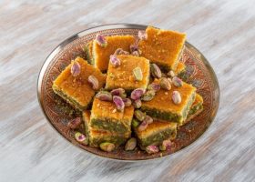 طريقة عمل معمول مد بالفستق