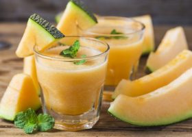 طريقة عمل عصير شمام بالحليب