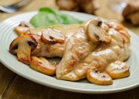 طريقة عمل دجاج بالفطر والكريمة