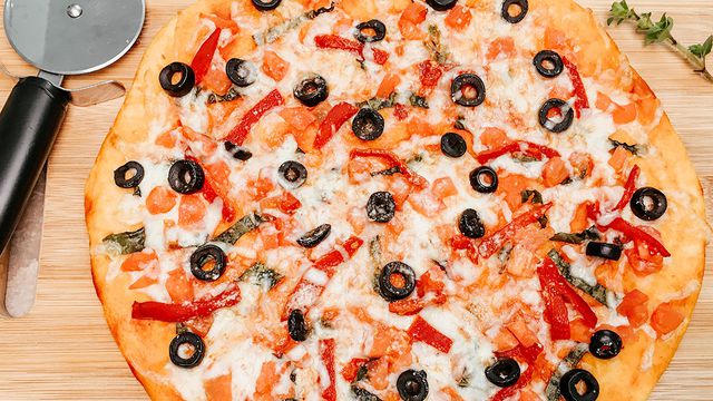طريقة عمل البيتزا السريعه بدون تخمير