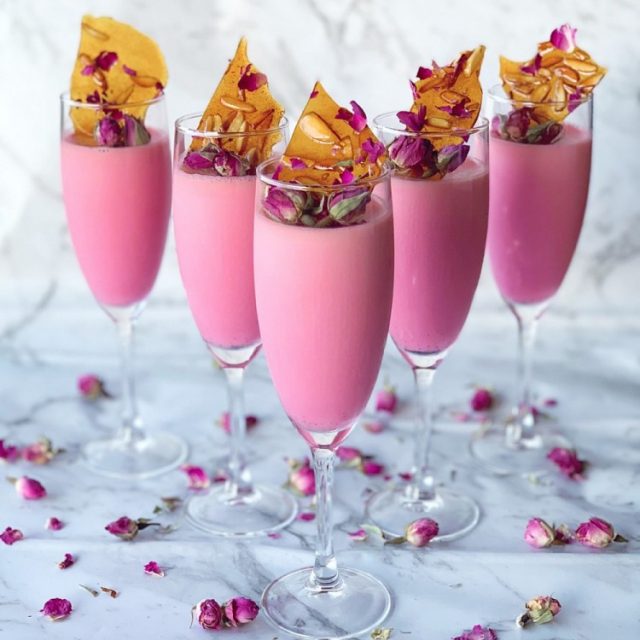 طريقة عمل مهلبية الورد بالكروكان