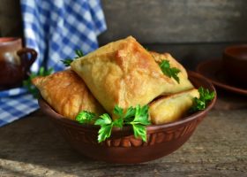 طريقة عمل فطائر الدجاج بالجبن