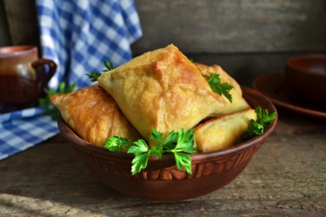 طريقة عمل فطائر الدجاج بالجبن