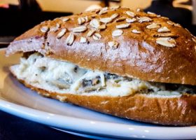 طريقة عمل ساندويش الدجاج بالكريمة