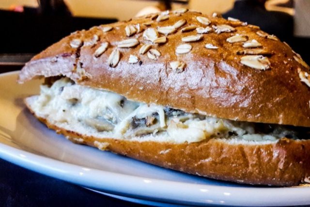 طريقة عمل ساندويش الدجاج بالكريمة