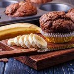 طريقة عمل كب كيك البراونيز المحشو بالموز