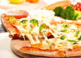 طريقة عمل بيتزا البروكلي