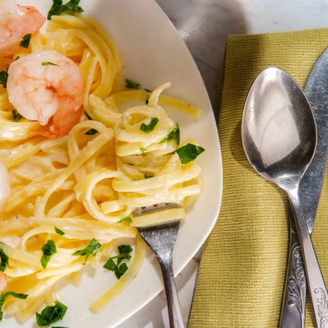 طريقة عمل سلطة مكرونة بالجمبري للرجيم