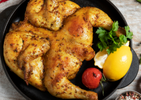 طريقة عمل دجاج بالفرن مع الأعشاب والليمون