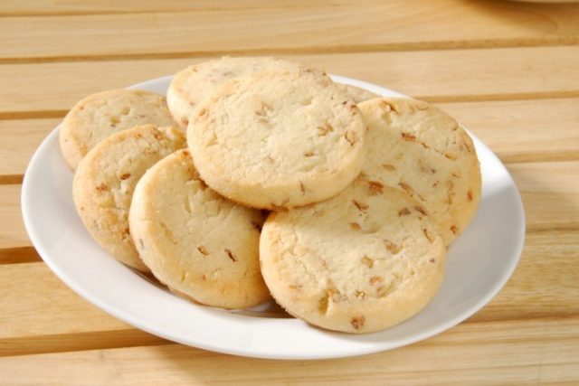 طريقة عمل بسكويت بالجوز