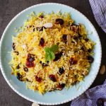 طريقة عمل الأرز بالزبيب والزعفران