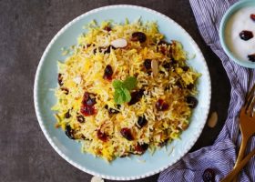 طريقة عمل الأرز بالزبيب والزعفران