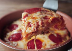 طريقة عمل بيتزا اندومي