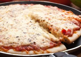 طريقة عمل بيتزا في المقلاة