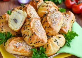 طريقة عمل معجنات البطاطس بالجبن