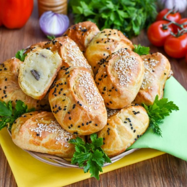 طريقة عمل معجنات البطاطس بالجبن