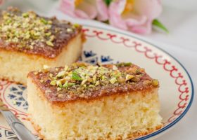 طريقة عمل كيك بسبوسة بالليمون