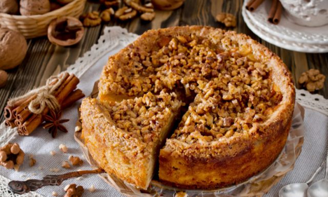 طريقة عمل كيكة القرفة بالجوز